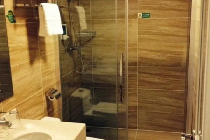 Room 9 of 11