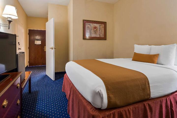Double Accessible Queen Size Bed (1 of 8)