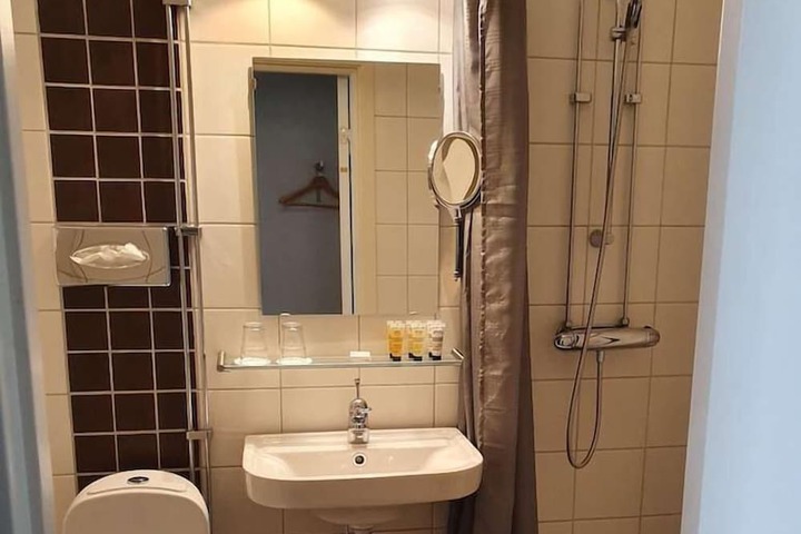 Room 18 of 29
