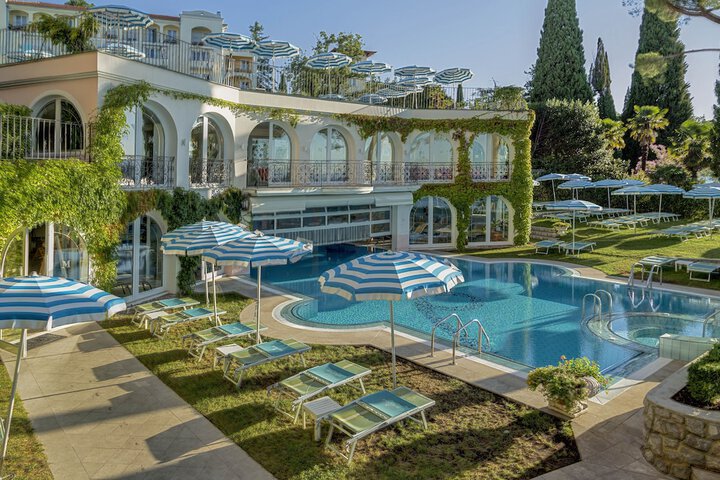 Pool 45 of 67