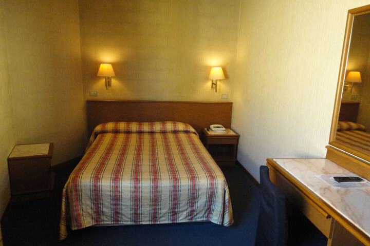 Room 16 of 34
