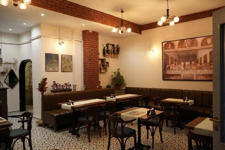 Dining 6 of 8