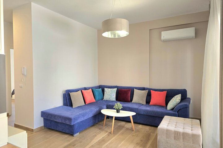Room 7 of 28