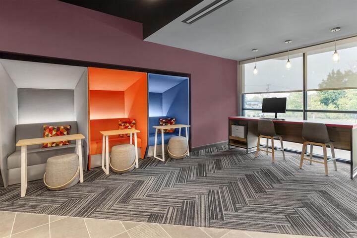 Business Center 39 of 43