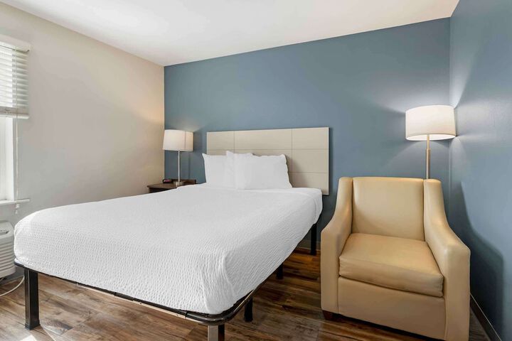 Standard Studio 1 Queen Bed (3 of 11)