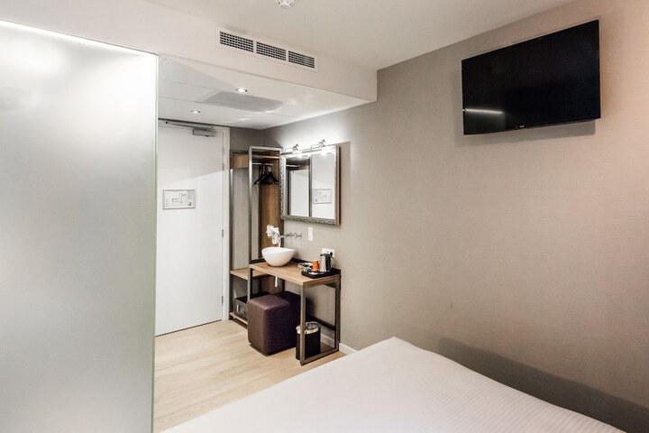 Room 28 of 58