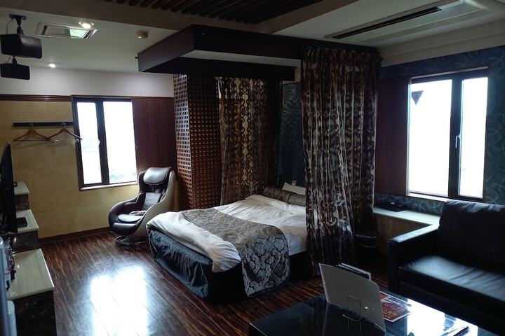 Room 9 of 51