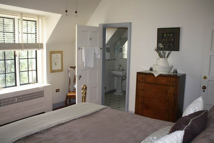 Room 5 of 118