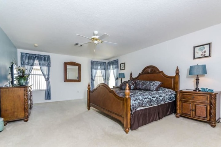 Room 4 of 27