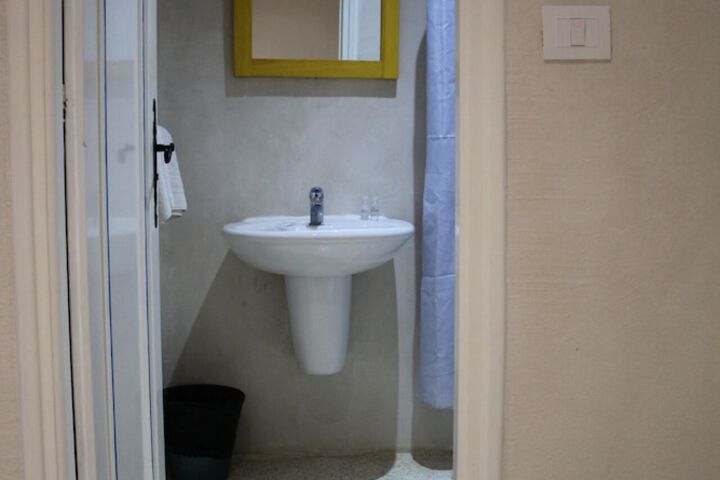 Room 105 of 153