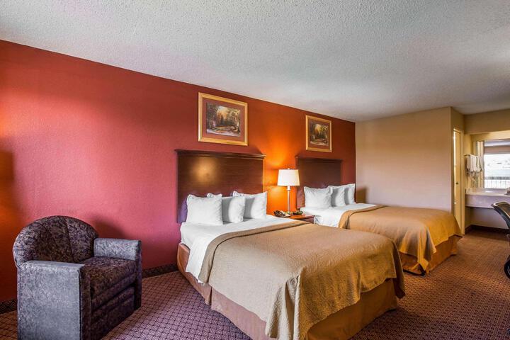 2 Double Beds (5 of 8)