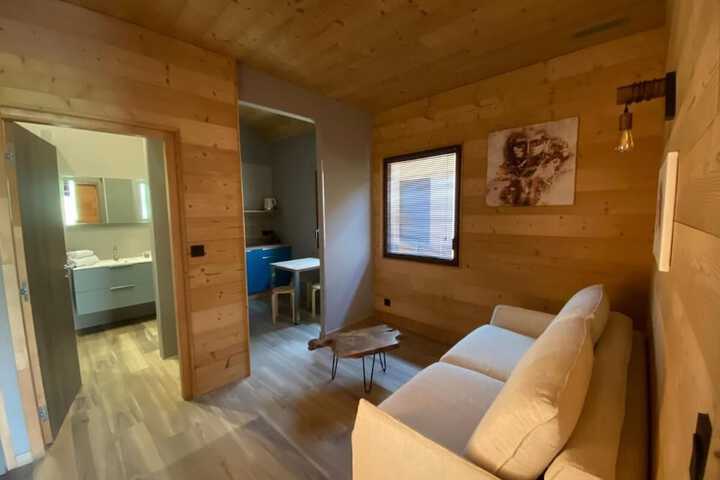 Lounge 20 of 21