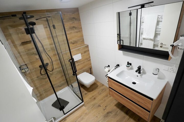 Room 2 of 24