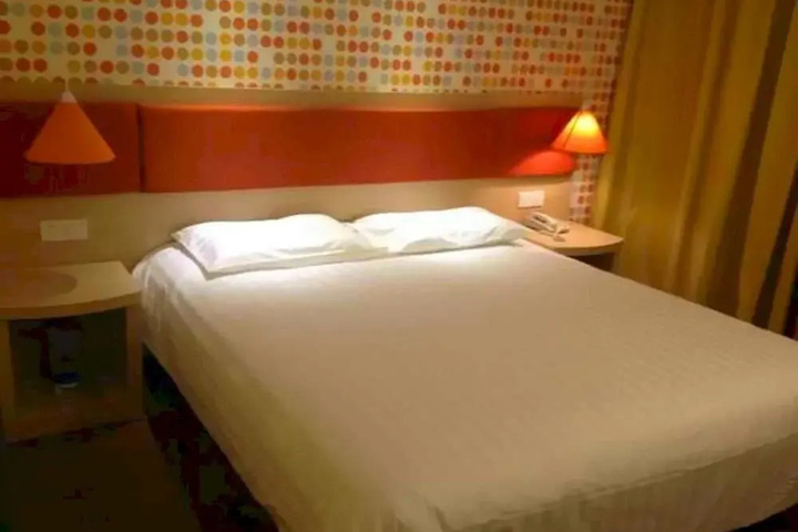 Room 5 of 13