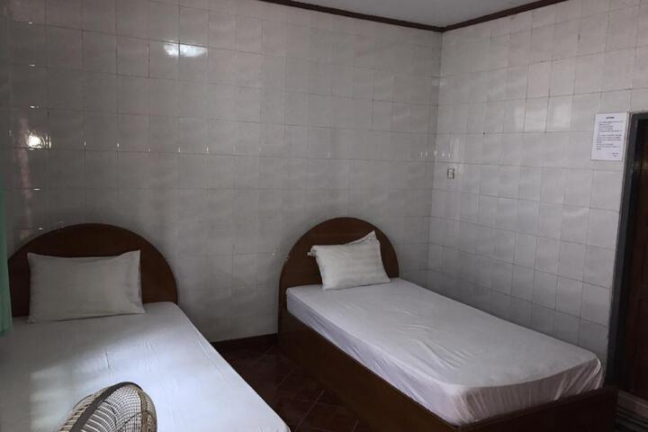 Room 2 of 6