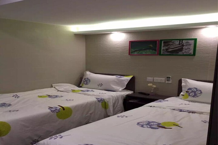 Room 8 of 16