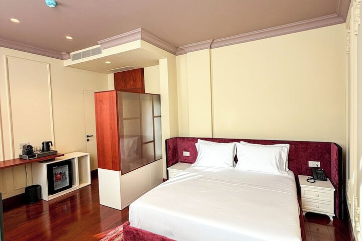 Room 12 of 96
