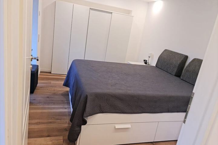 Room 2 of 51