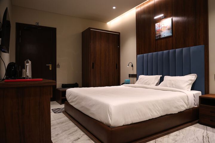 Room 8 of 35