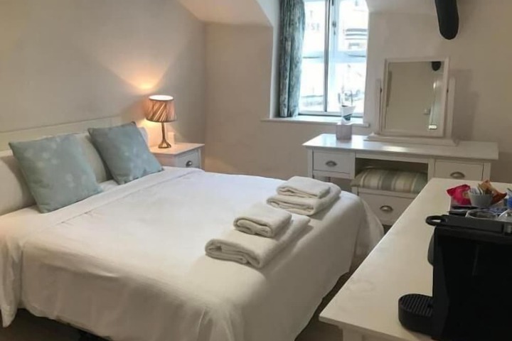 Room 12 of 34