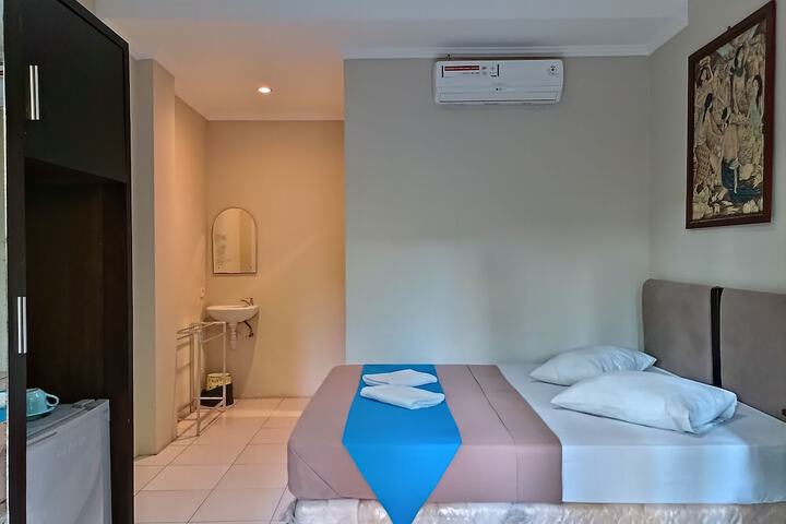Room 9 of 33