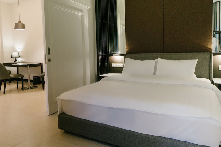 Room 4 of 33