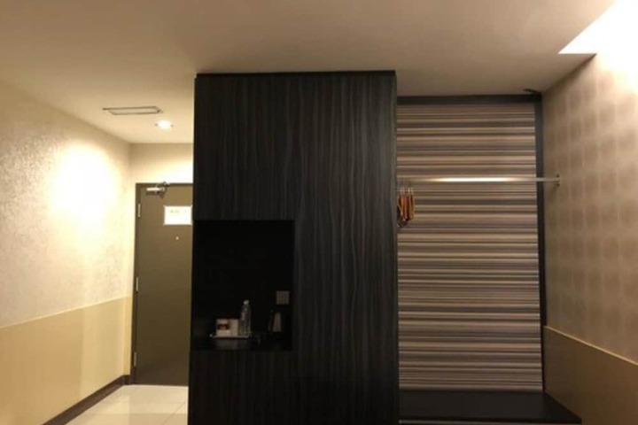 Room 12 of 32