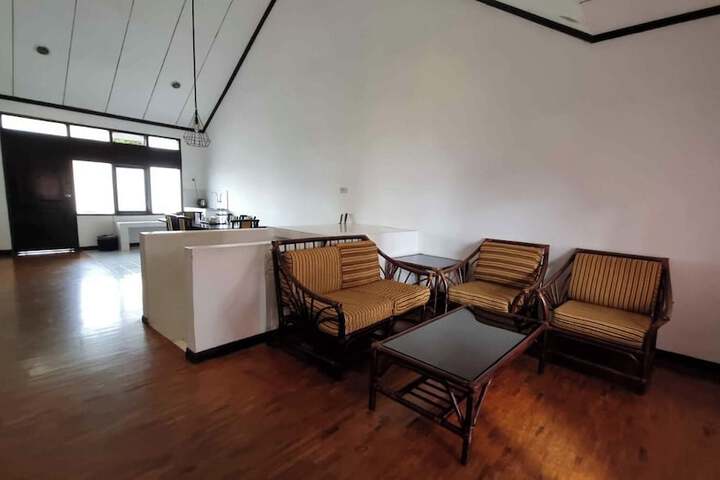 Room 8 of 20