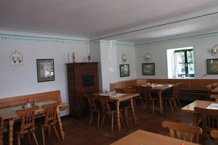 Dining 11 of 15