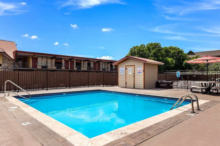 Hotel Pool