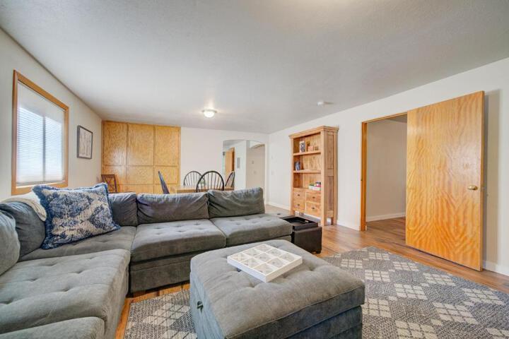 Image of 3 bedroom remodeled apt 4 blocks from downtown
