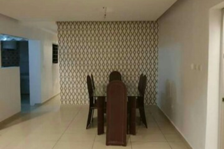 Room 5 of 8