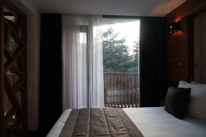 Room 5 of 16