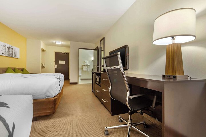 2 Queen Beds (6 of 15)
