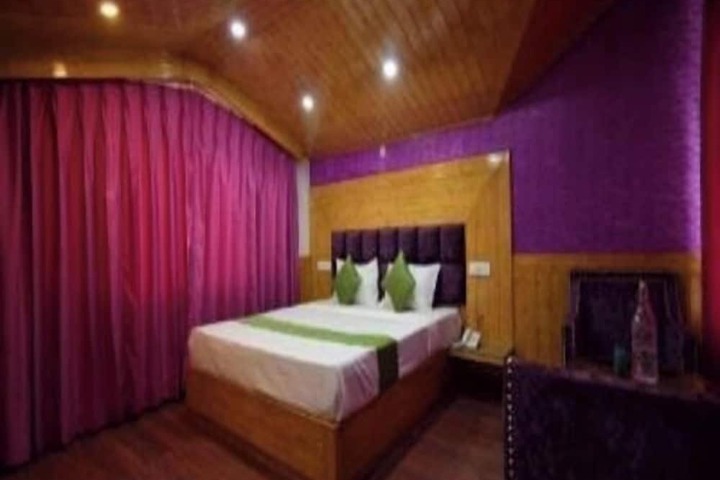 Room 4 of 6
