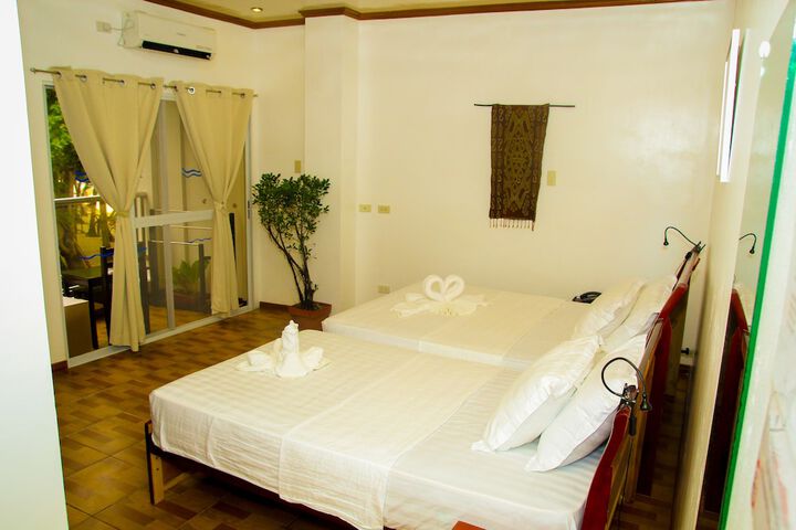 Room 6 of 114