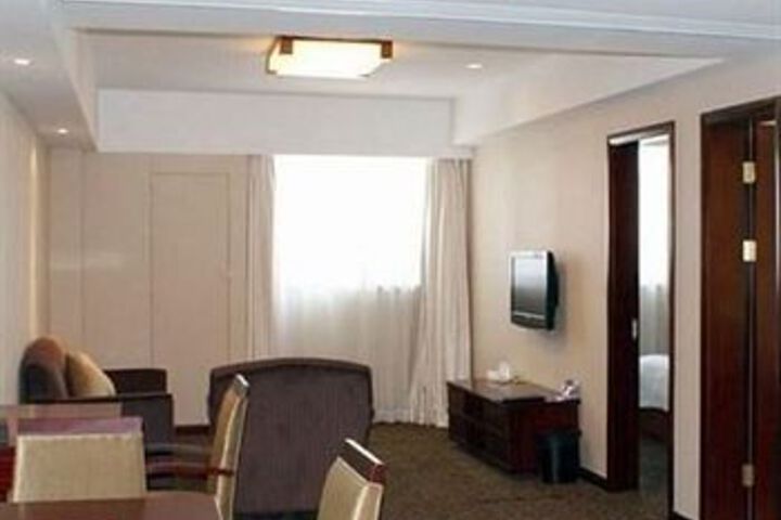 Room 27 of 43