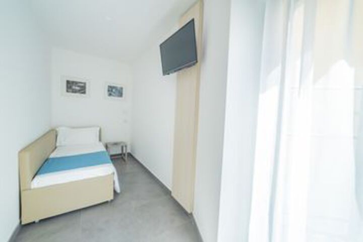 Room 15 of 79