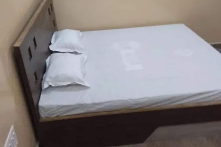 Room 7 of 10