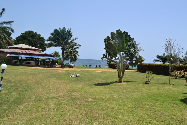 Hotel Exterior 8 of 9