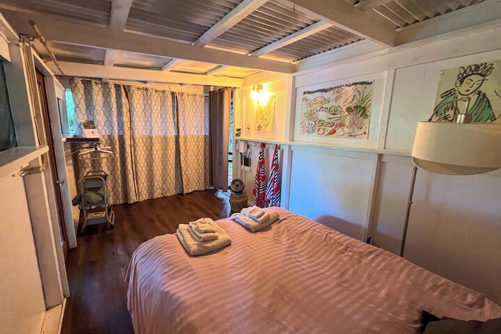Room 53 of 143
