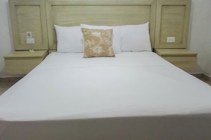 Room 9 of 37