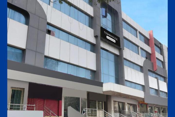 Super Townhouse Gudivada Formerly Sistla