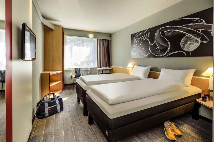 Room 10 of 47