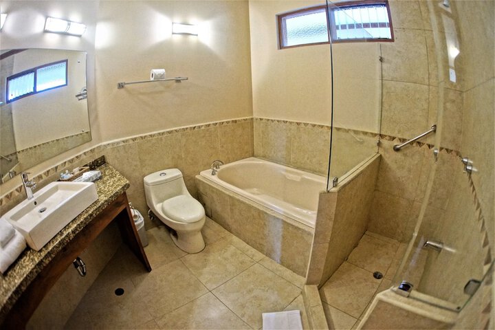 Room 35 of 102