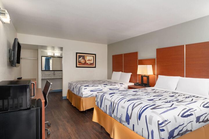 Room 21 of 35