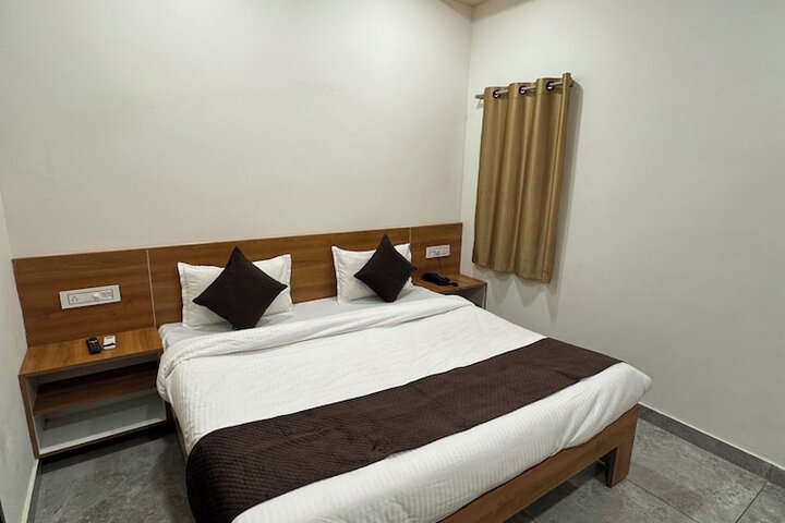 Room 8 of 15