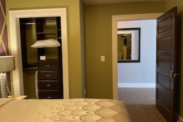 Room 52 of 285