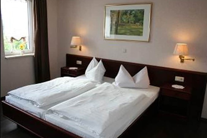 Room 7 of 15