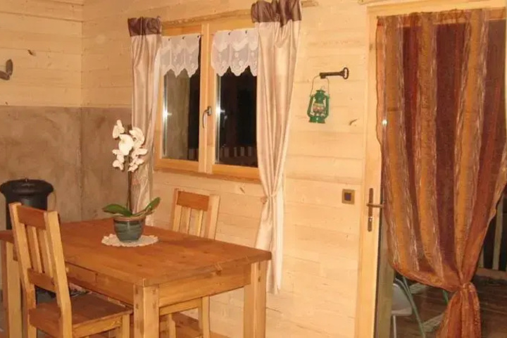 Room 5 of 8